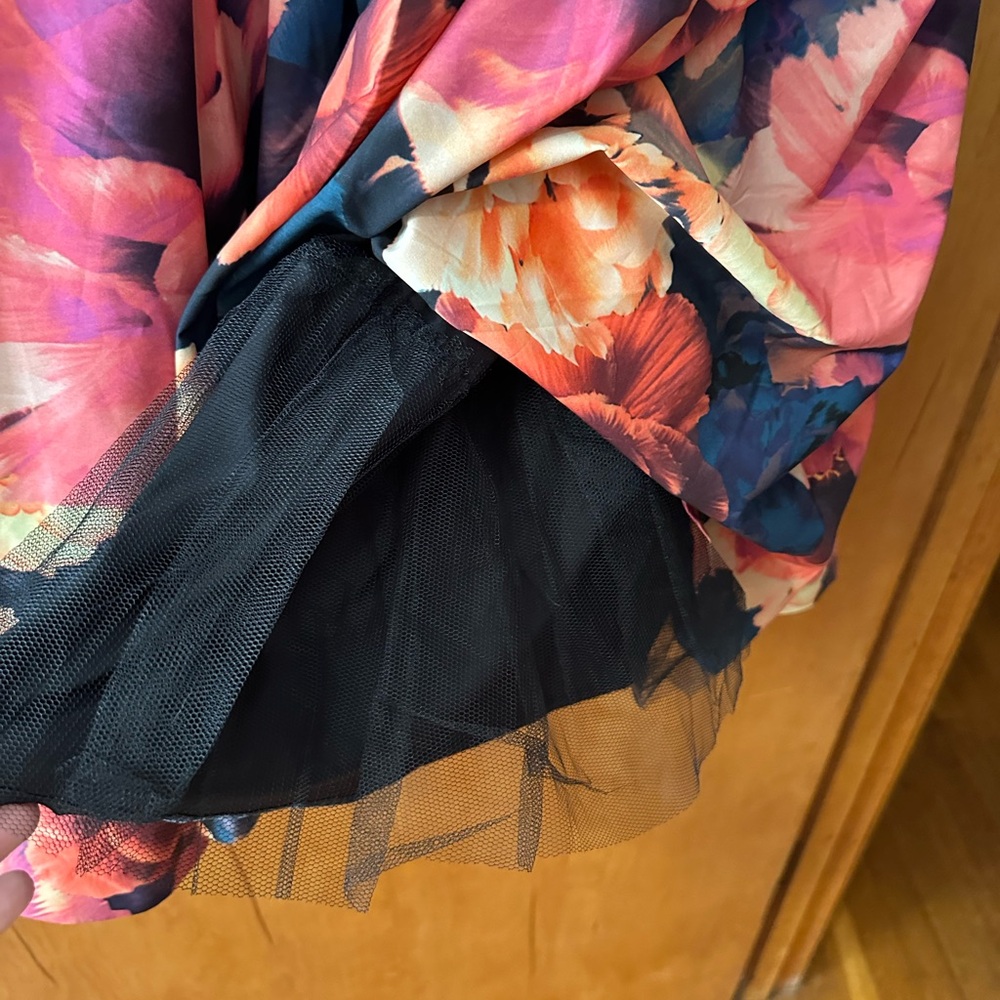 City Chic Sleeveless Floral Fit-and-Flare Mini Dress in Black and Rose - Picture 5 of 6